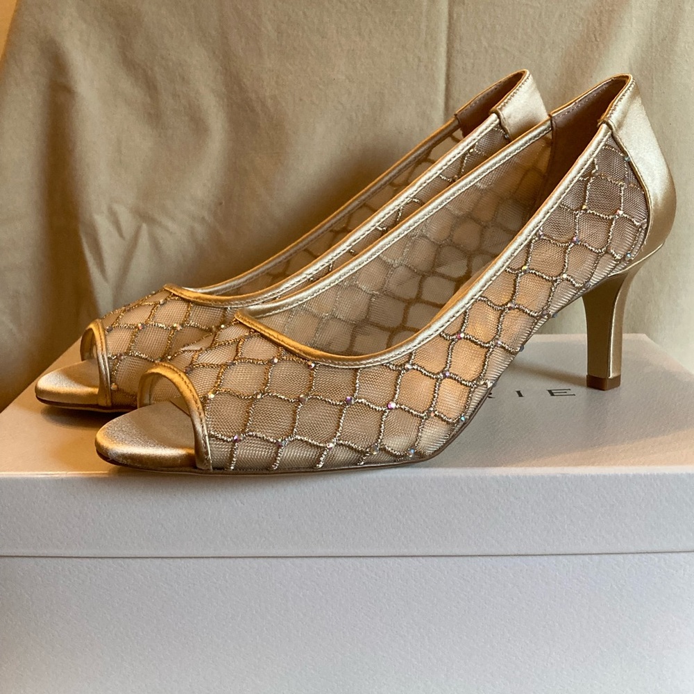 NEW Alex Marie Gold Bessika Pumps